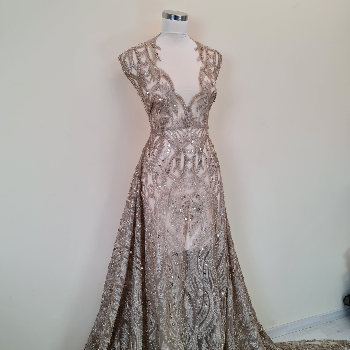 Gorgeous ornamental lace fabric with beads and big sequins in gold color, lace per meter LL-1346