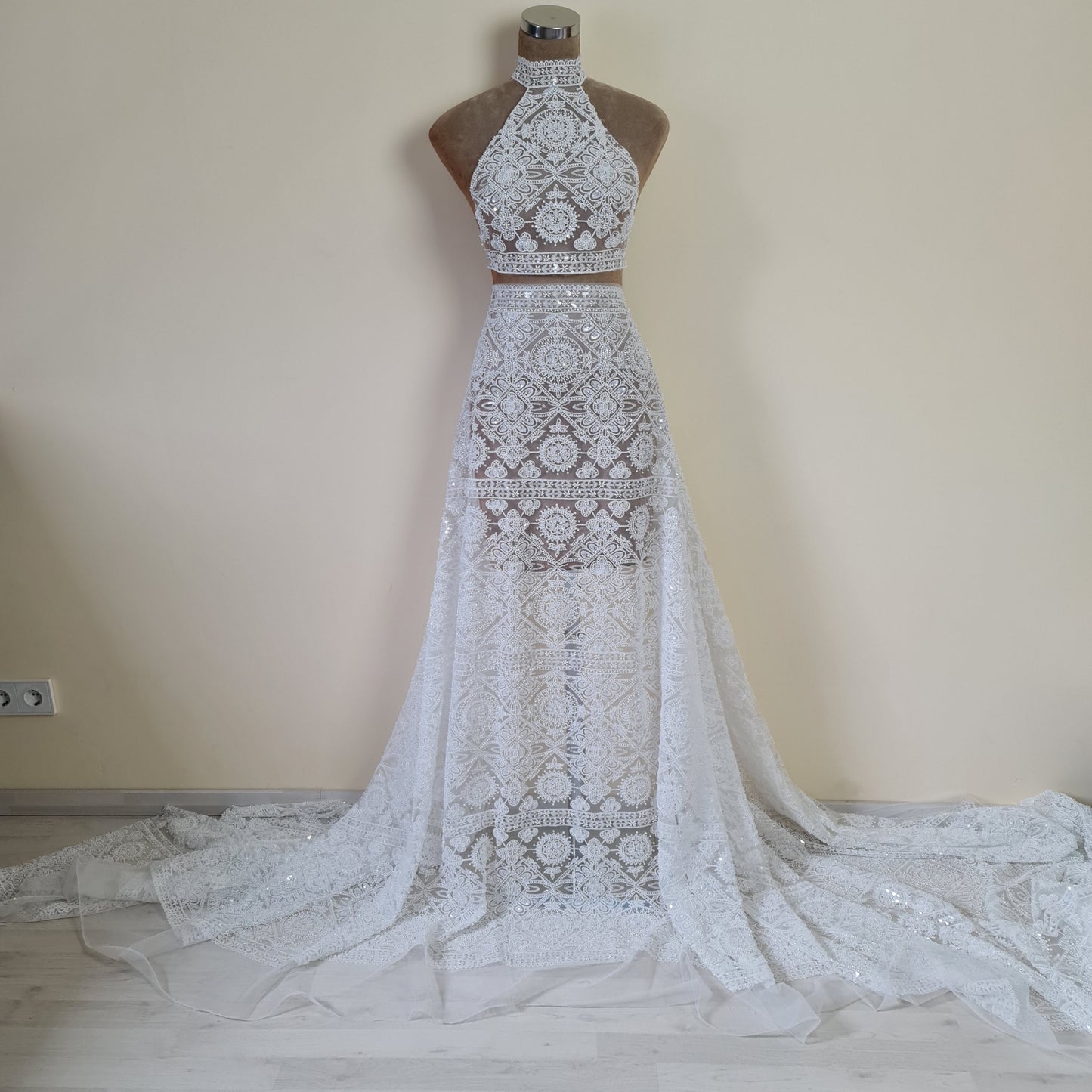 LL-1488, gorgeous bridal lace fabric with geometrical pattern, guipure lace per meter, lace fabric in off-white