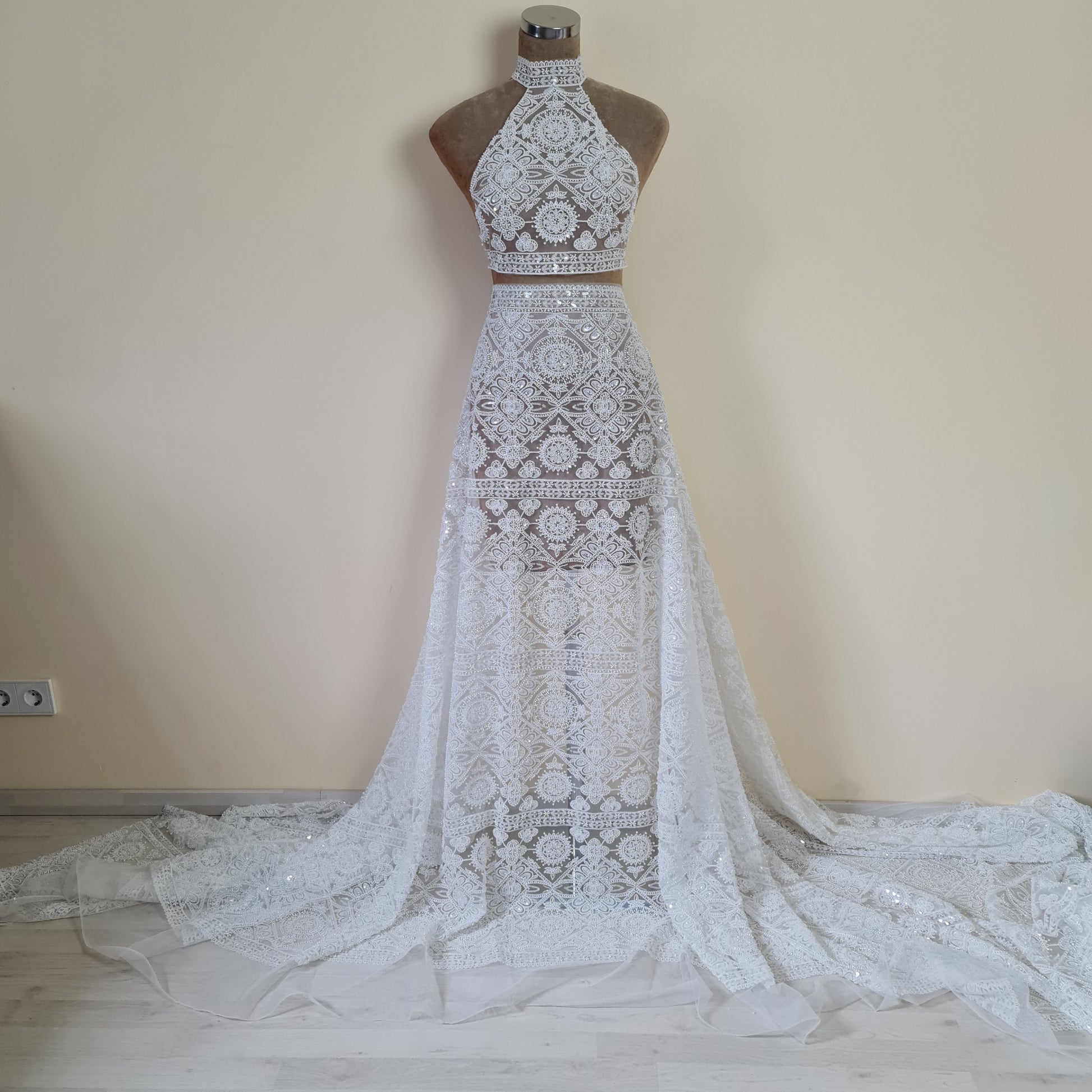 LL-1488, gorgeous bridal lace fabric with geometrical pattern, guipure lace per meter, lace fabric in off-white