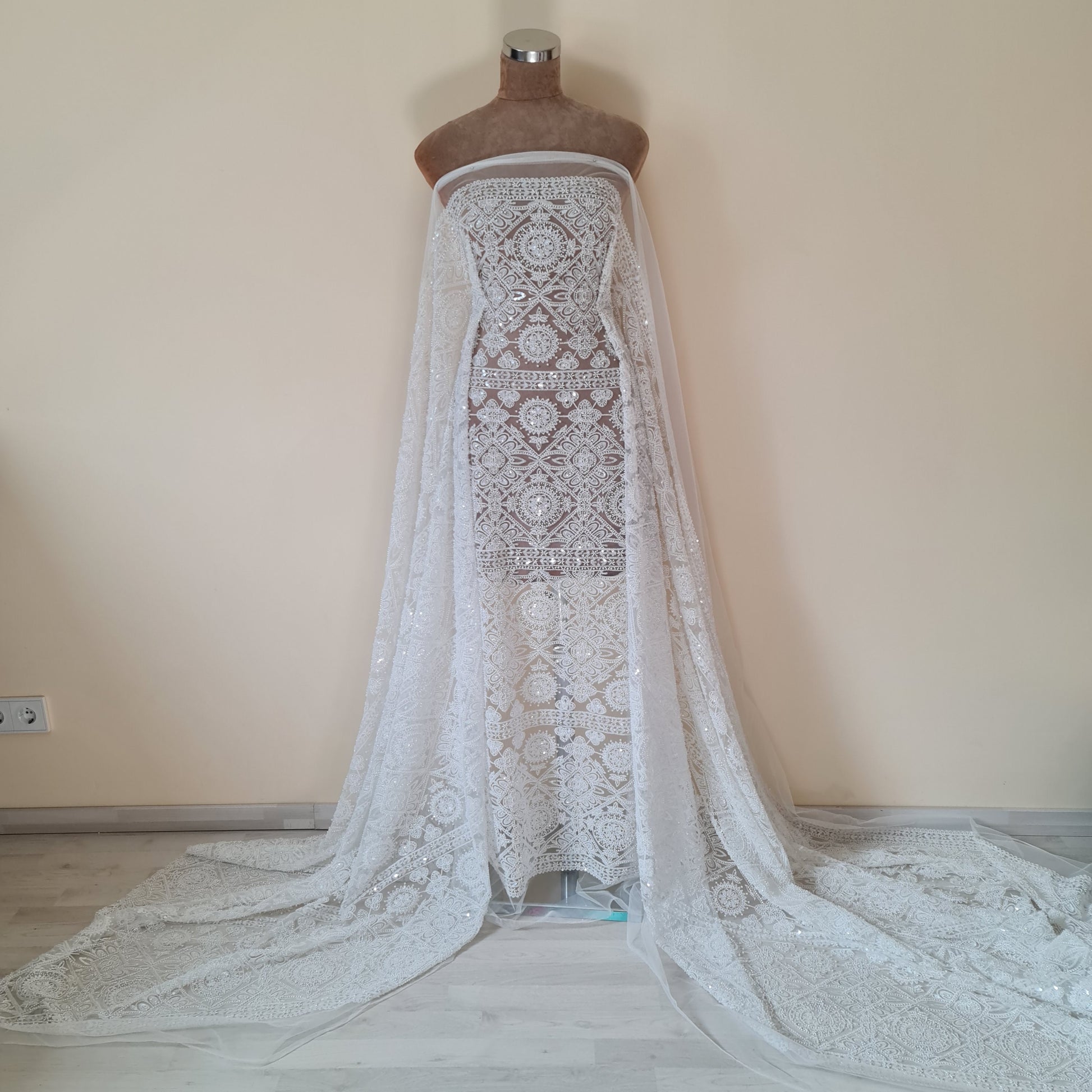 LL-1488, gorgeous bridal lace fabric with geometrical pattern, guipure lace per meter, lace fabric in off-white