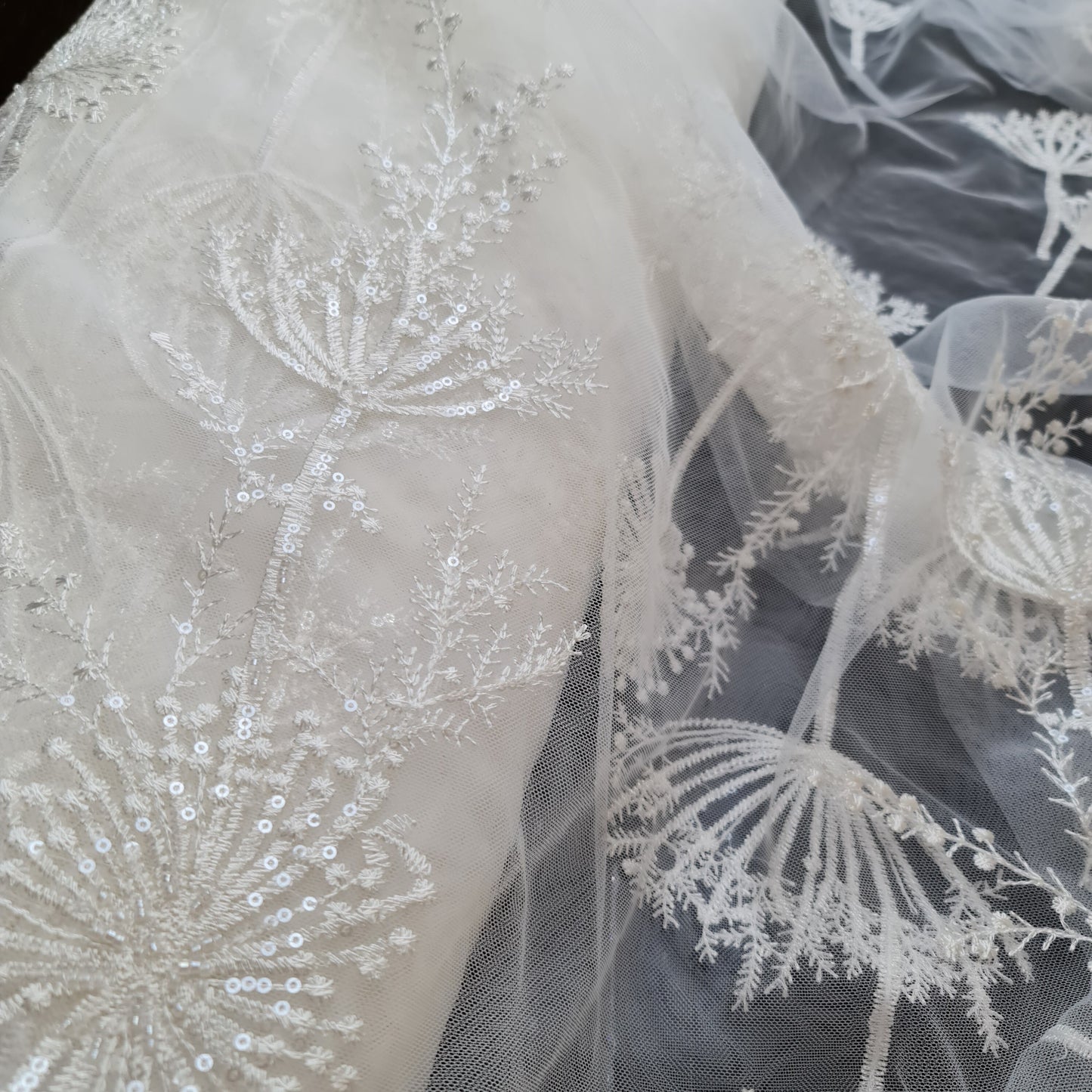 LL-1491 Beautiful lace fabric with dandelion design, lace per metre, wedding dress lace fabric in off-white color