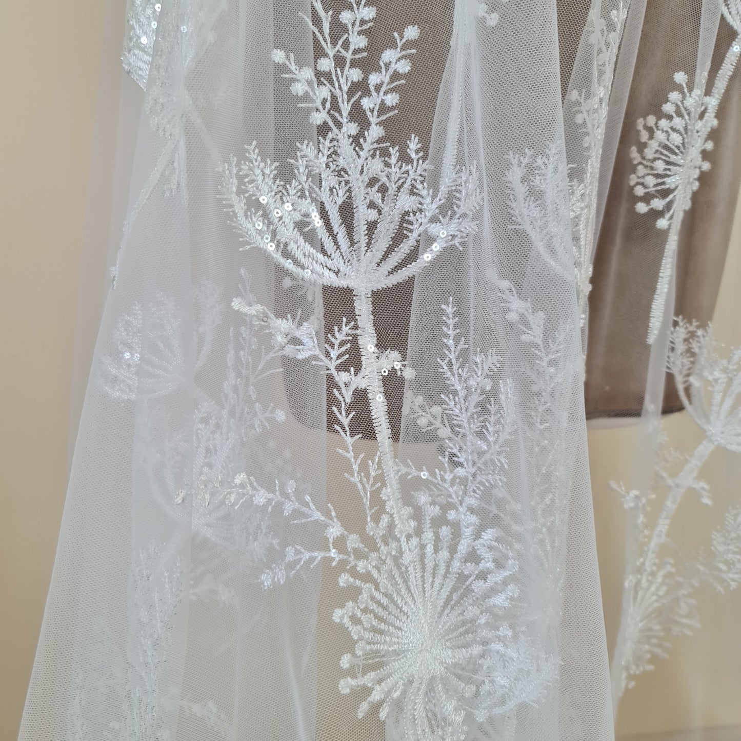 LL-1491 Beautiful lace fabric with dandelion design, lace per metre, wedding dress lace fabric in off-white color