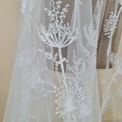 LL-1491 Beautiful lace fabric with dandelion design, lace per metre, wedding dress lace fabric in off-white color