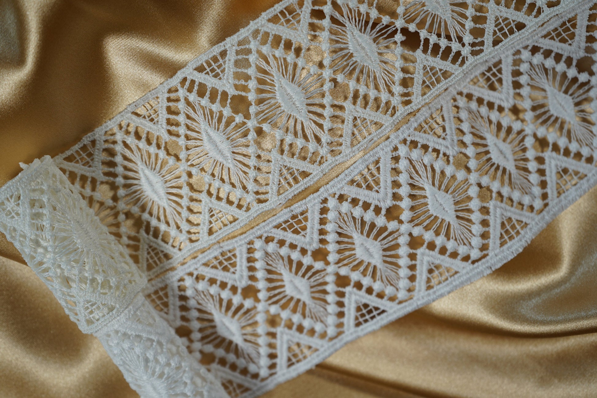 Guipure lace ribbon in white LL-1540 or ivory LL-1541, bridal lace trim, Ribbon Lace for bridal or wedding dresses, 100cm length, 5,3cm wide