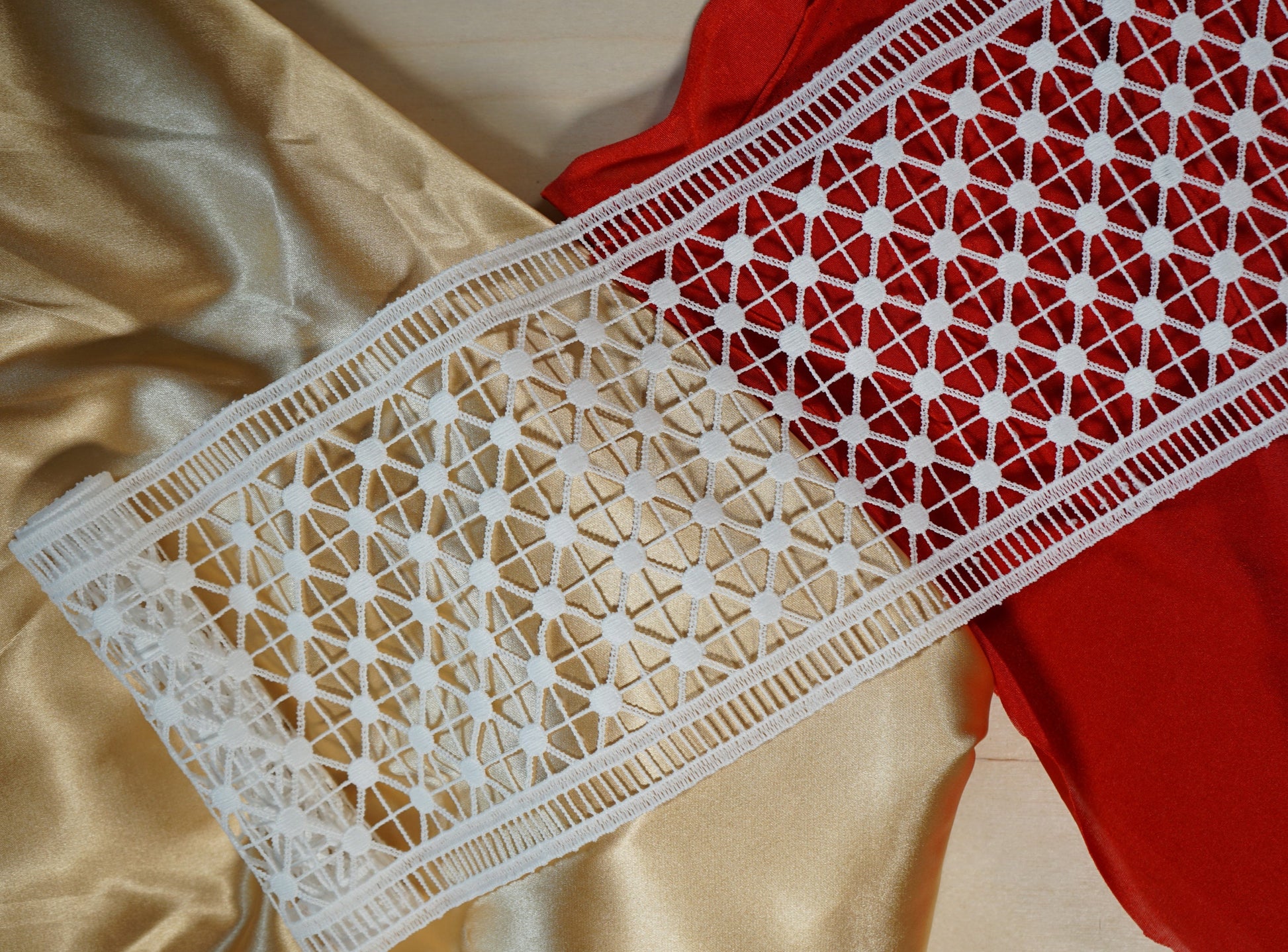 Guipure lace ribbon in white LL-1543, bridal lace trim, Ribbon Lace for bridal or wedding dresses, 100cm length, 16cm wide