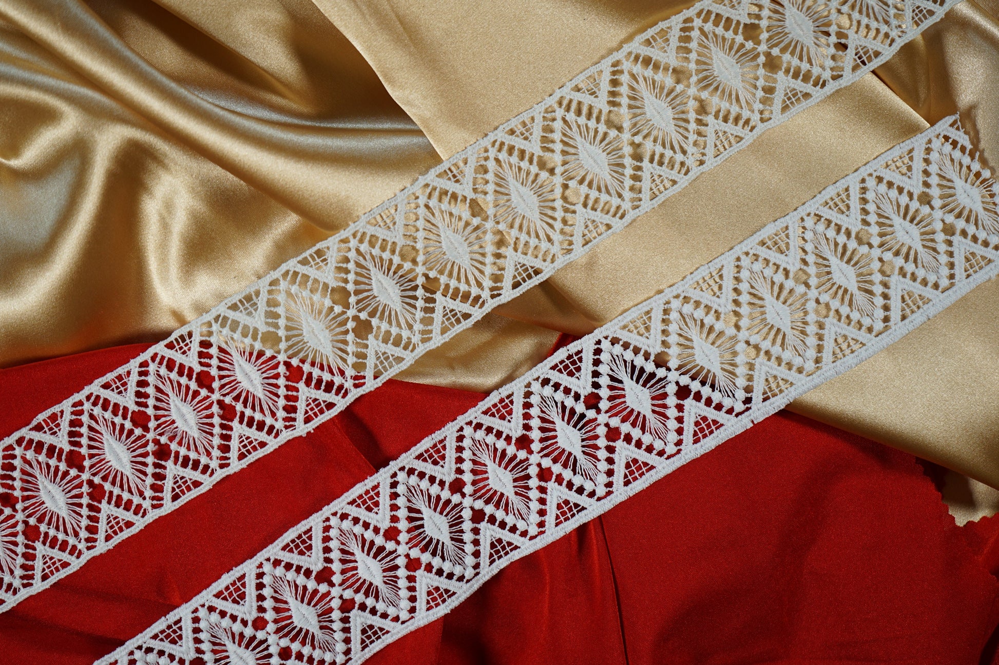 Guipure lace ribbon in white LL-1540 or ivory LL-1541, bridal lace trim, Ribbon Lace for bridal or wedding dresses, 100cm length, 5,3cm wide