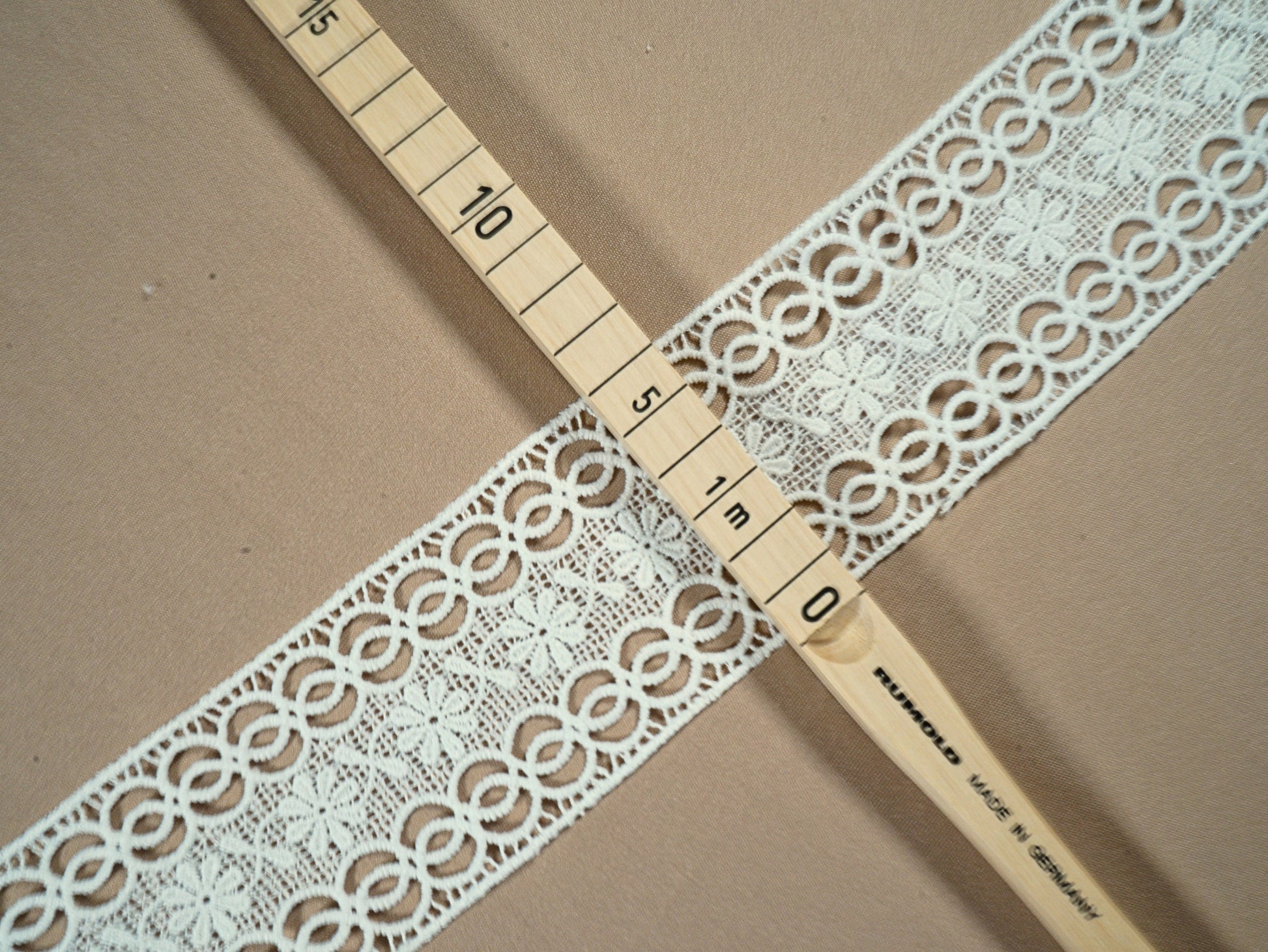 LL-1544, Guipure lace ribbon in off-white, bridal lace trim, Ribbon Lace for bridal or wedding dresses, 100cm length, 6cm wide