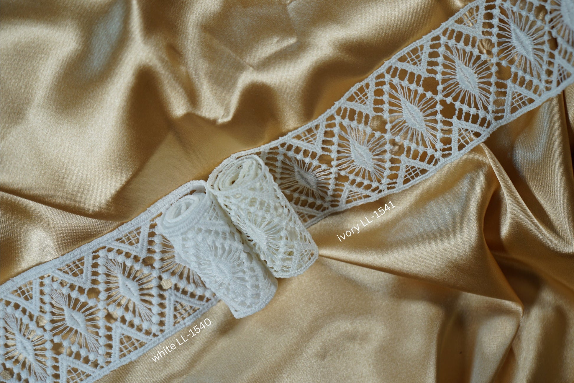 Guipure lace ribbon in white LL-1540 or ivory LL-1541, bridal lace trim, Ribbon Lace for bridal or wedding dresses, 100cm length, 5,3cm wide