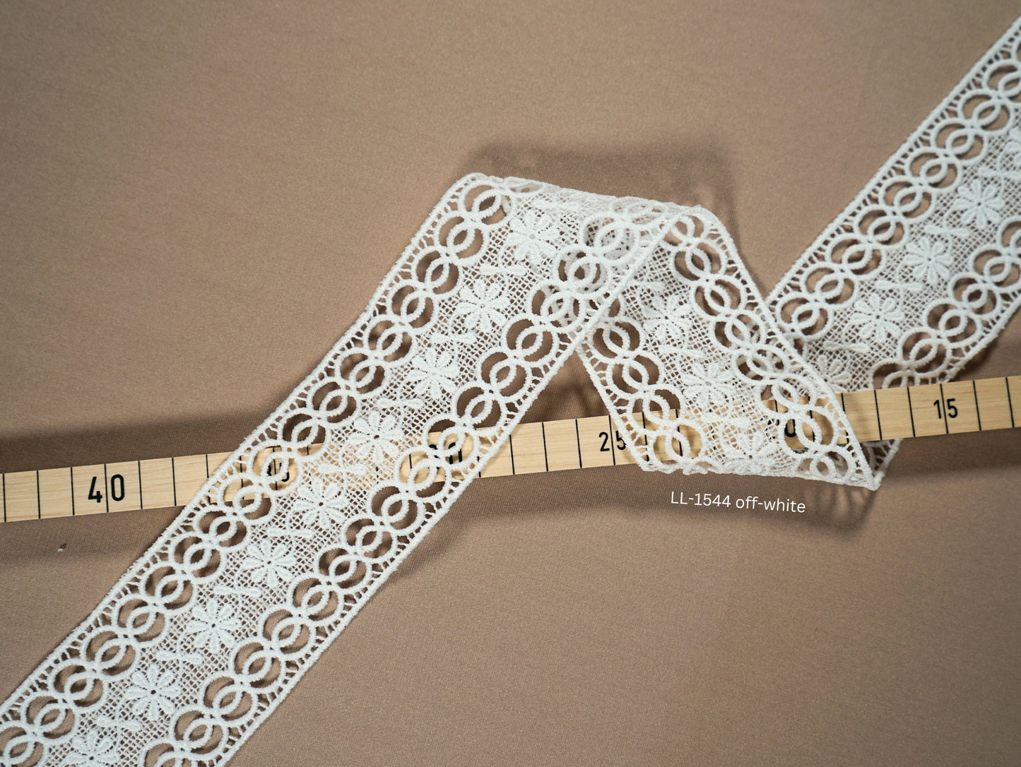 LL-1544, Guipure lace ribbon in off-white, bridal lace trim, Ribbon Lace for bridal or wedding dresses, 100cm length, 6cm wide