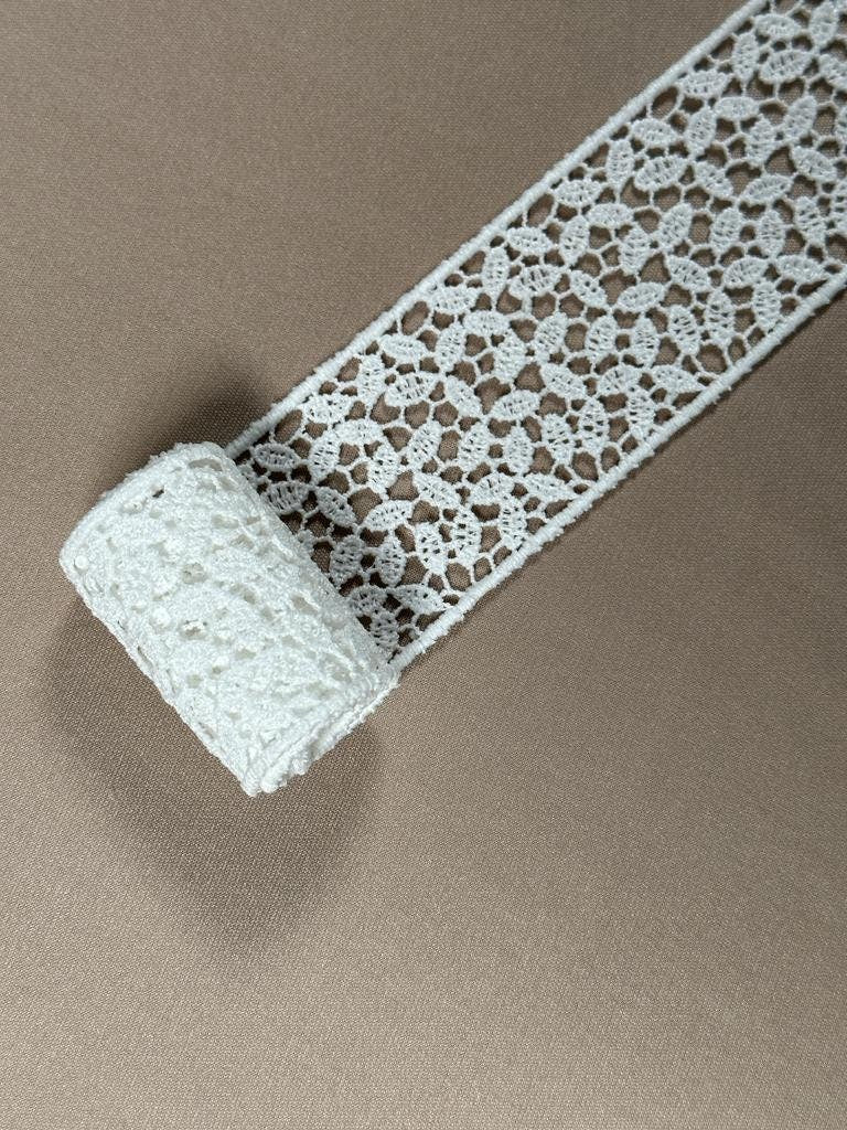 LL-1546, Guipure lace ribbon in off-white, bridal lace trim, Ribbon Lace for bridal or wedding dresses, 100cm length, 4,2cm wide