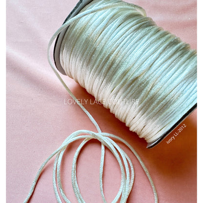 5m, 10m or 15m satin cord 2,5mm, in white, ivory oder black