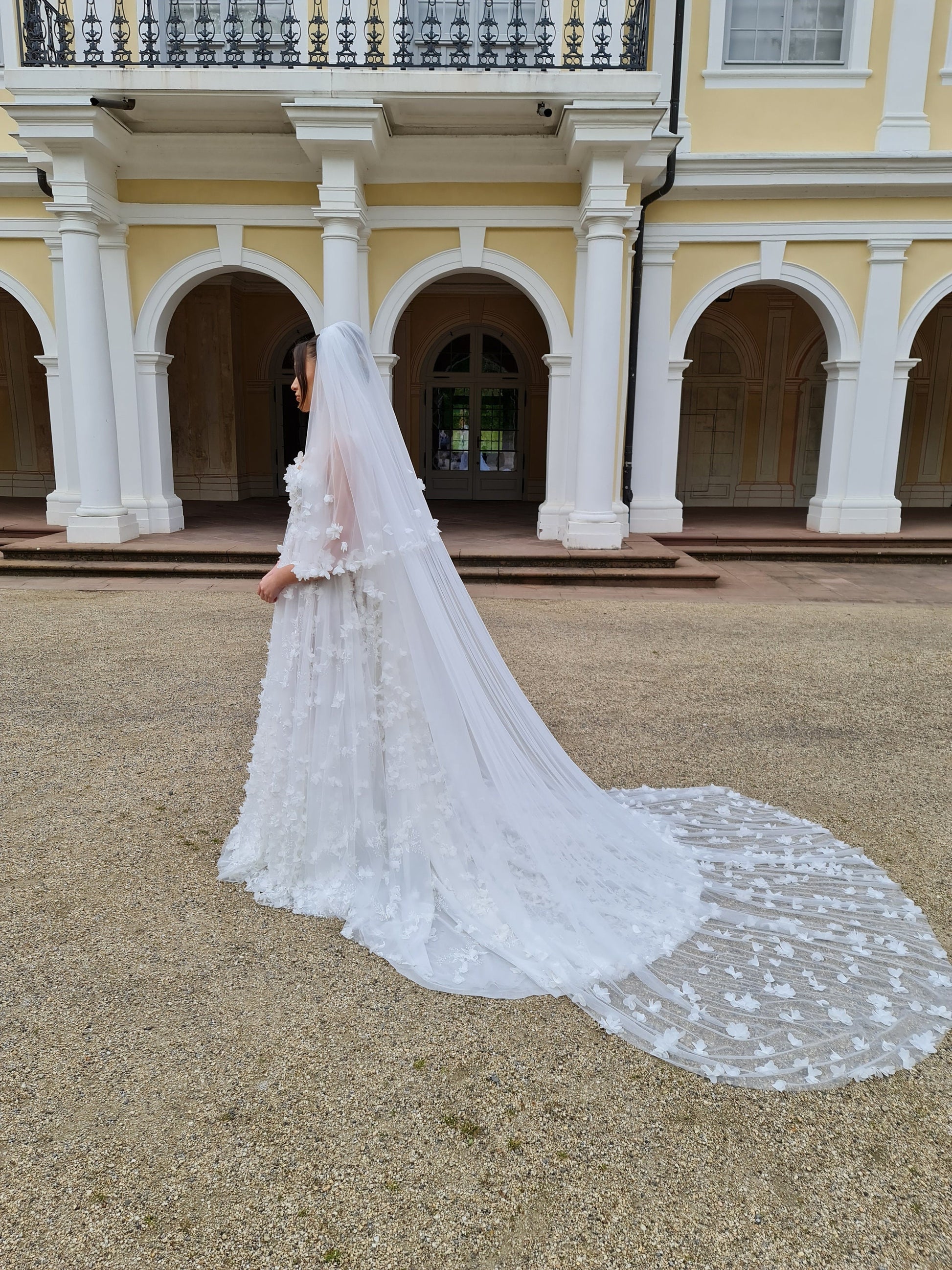 PRE-ORDER Handmade double tier 3D flower wedding veil in off-white, bridal veil with blusher, high quality, bride cathedral veil, LL-S100