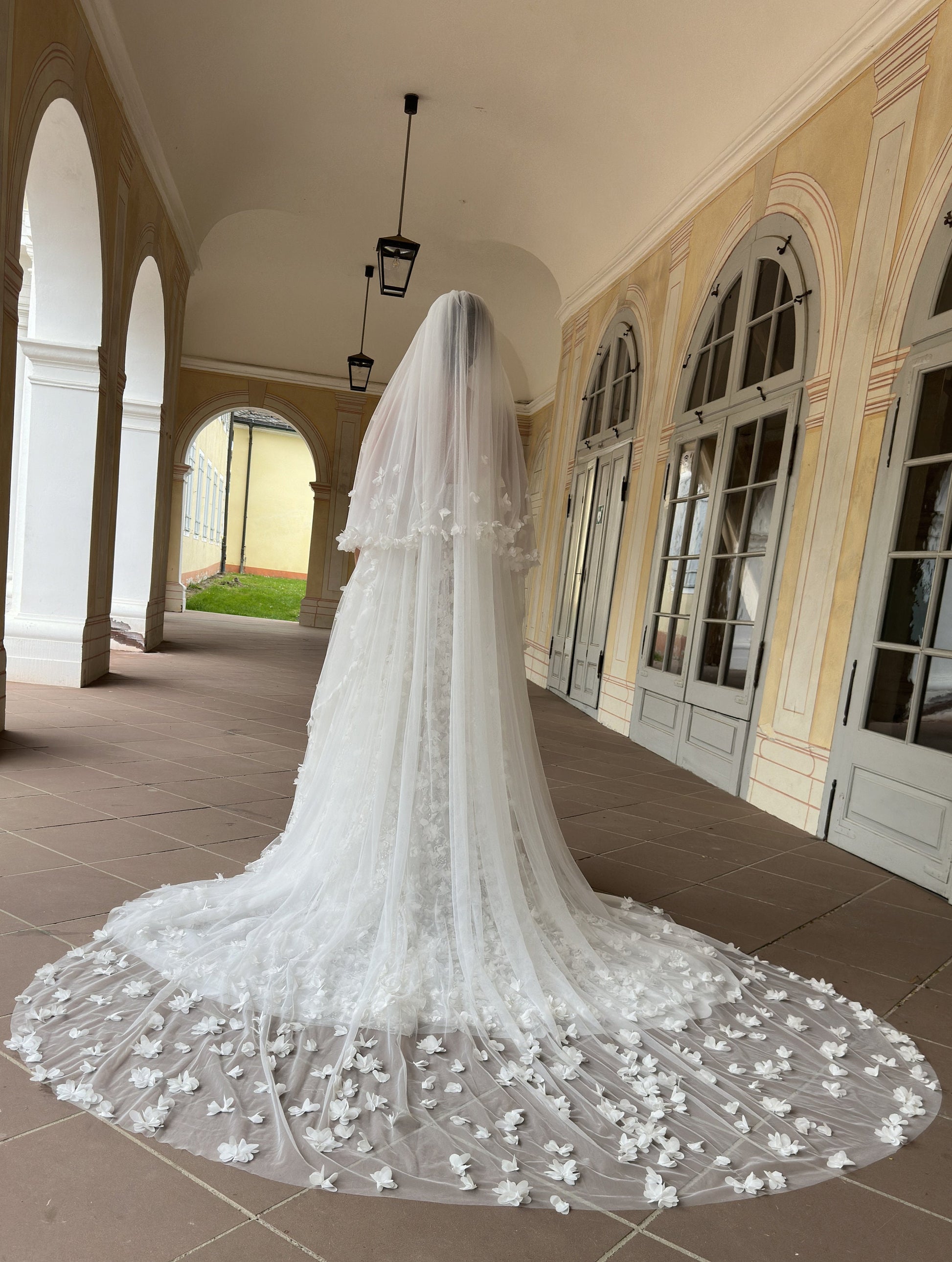 PRE-ORDER Handmade double tier 3D flower wedding veil in off-white, bridal veil with blusher, high quality, bride cathedral veil, LL-S100