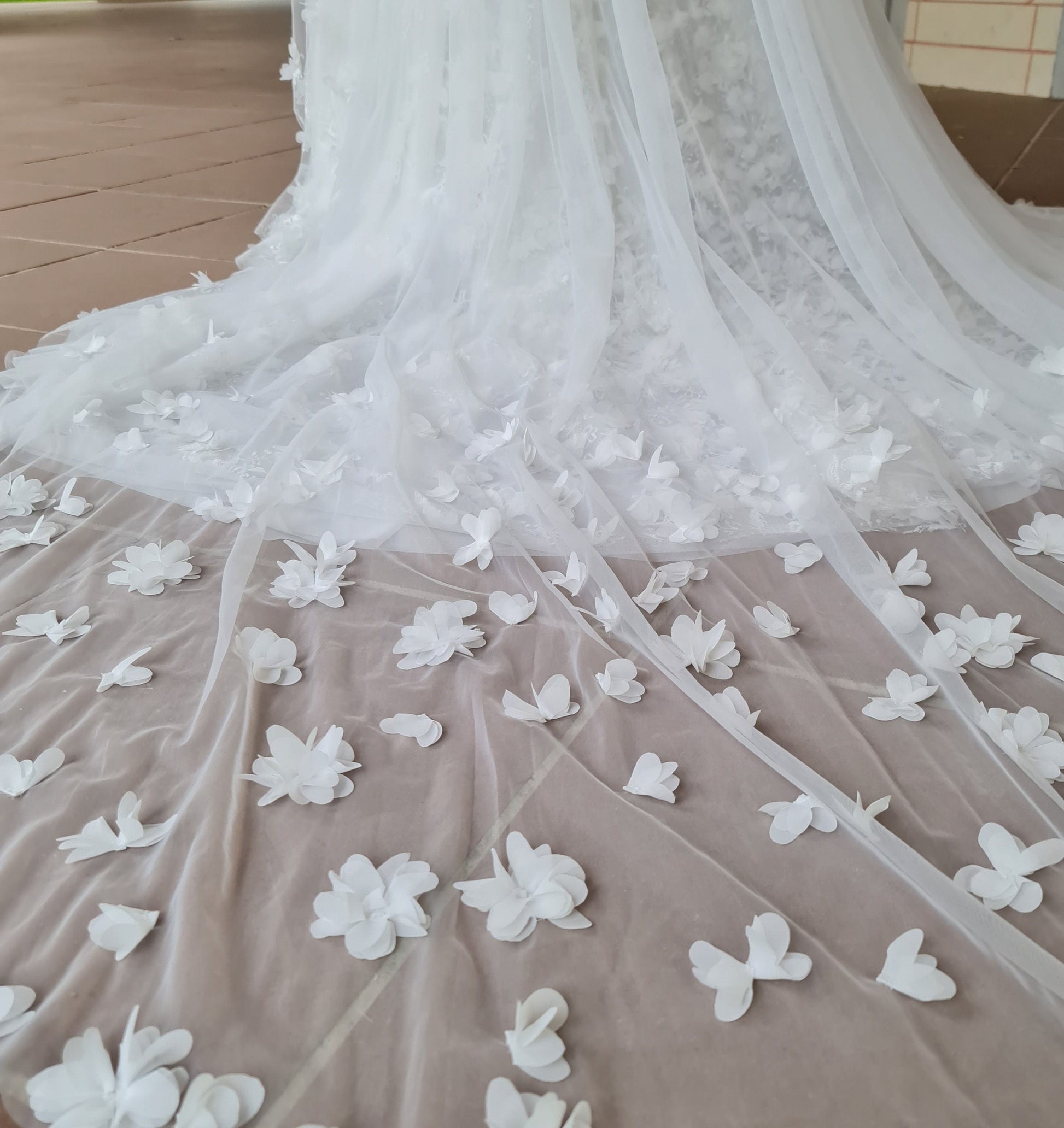 PRE-ORDER Handmade double tier 3D flower wedding veil in off-white, bridal veil with blusher, high quality, bride cathedral veil, LL-S100