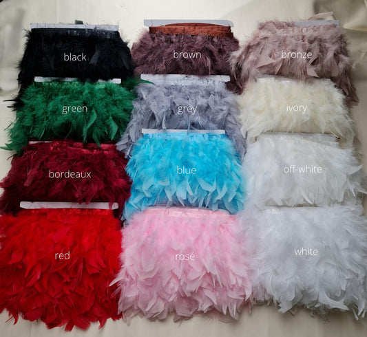 Weiche und fluffige Federn, Federbordüre, Federborte, Federband in mehreren Farben, hohe Qualität