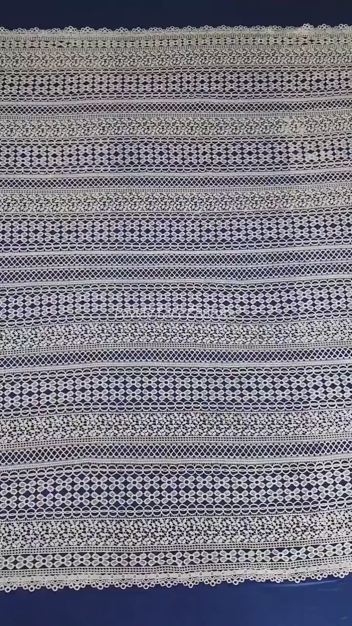 Very soft guipure lace in off-white, lace for gown, boho lace fabric, high quality, modern design, vintage lace fabric, from 1 metre LL-1436