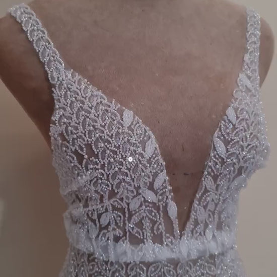 LL-1563, off-white bridal lace fabric with beads and sequins in a modern gorgoues geometrical design, fabric per meter