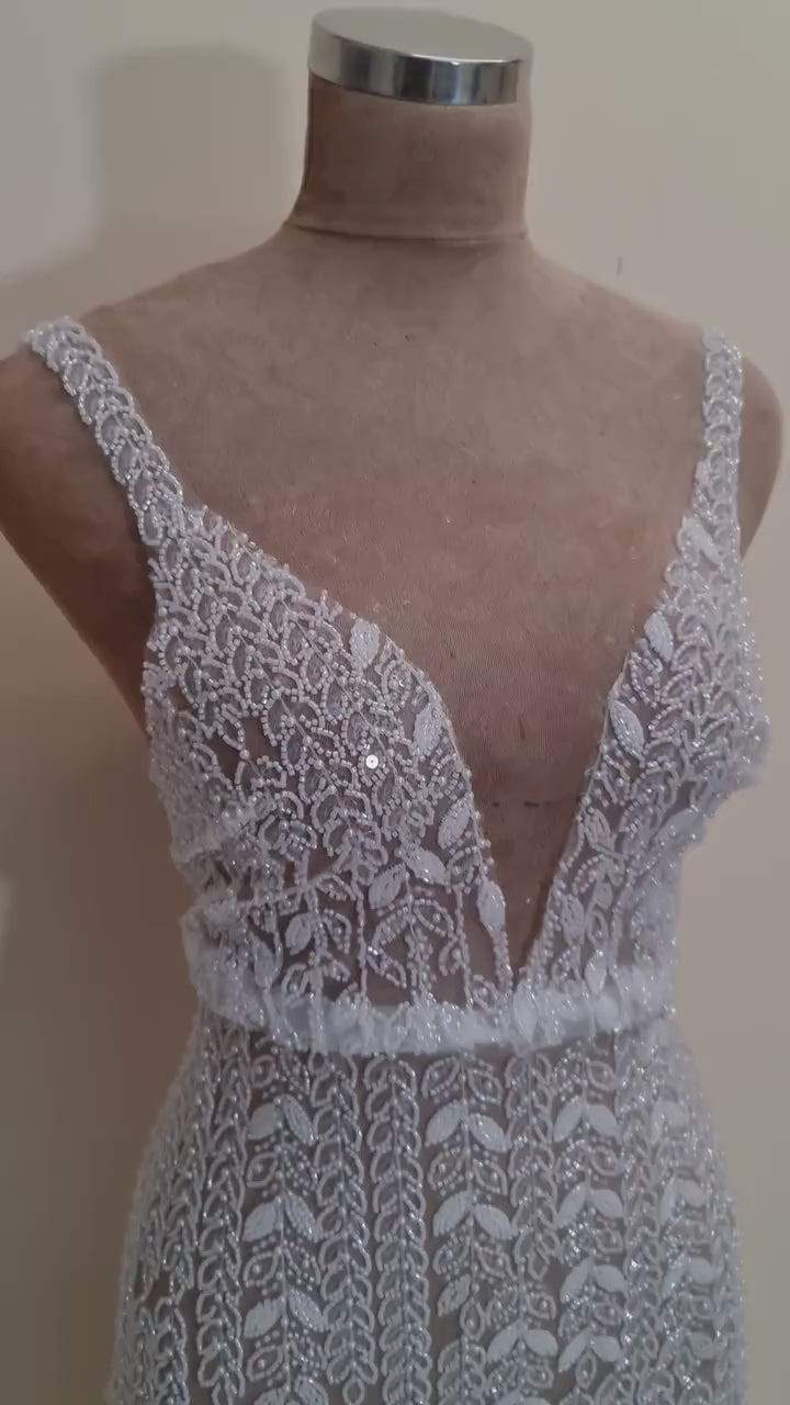 LL-1563, off-white bridal lace fabric with beads and sequins in a modern gorgoues geometrical design, fabric per meter