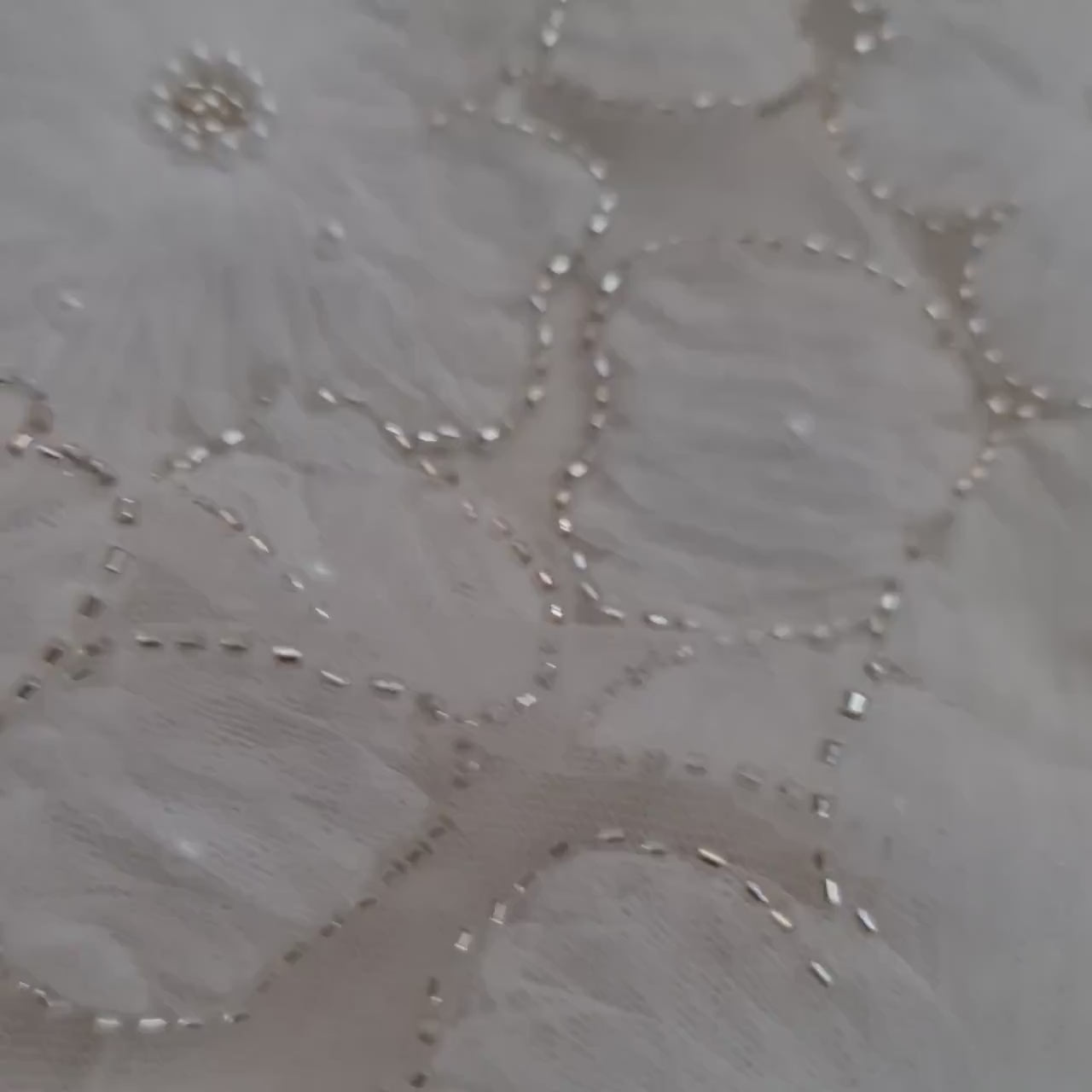 LL-1486, Wonderful bridal lace fabric with big flowers by yards or meters, 3D-Lace Fabric in off-white color