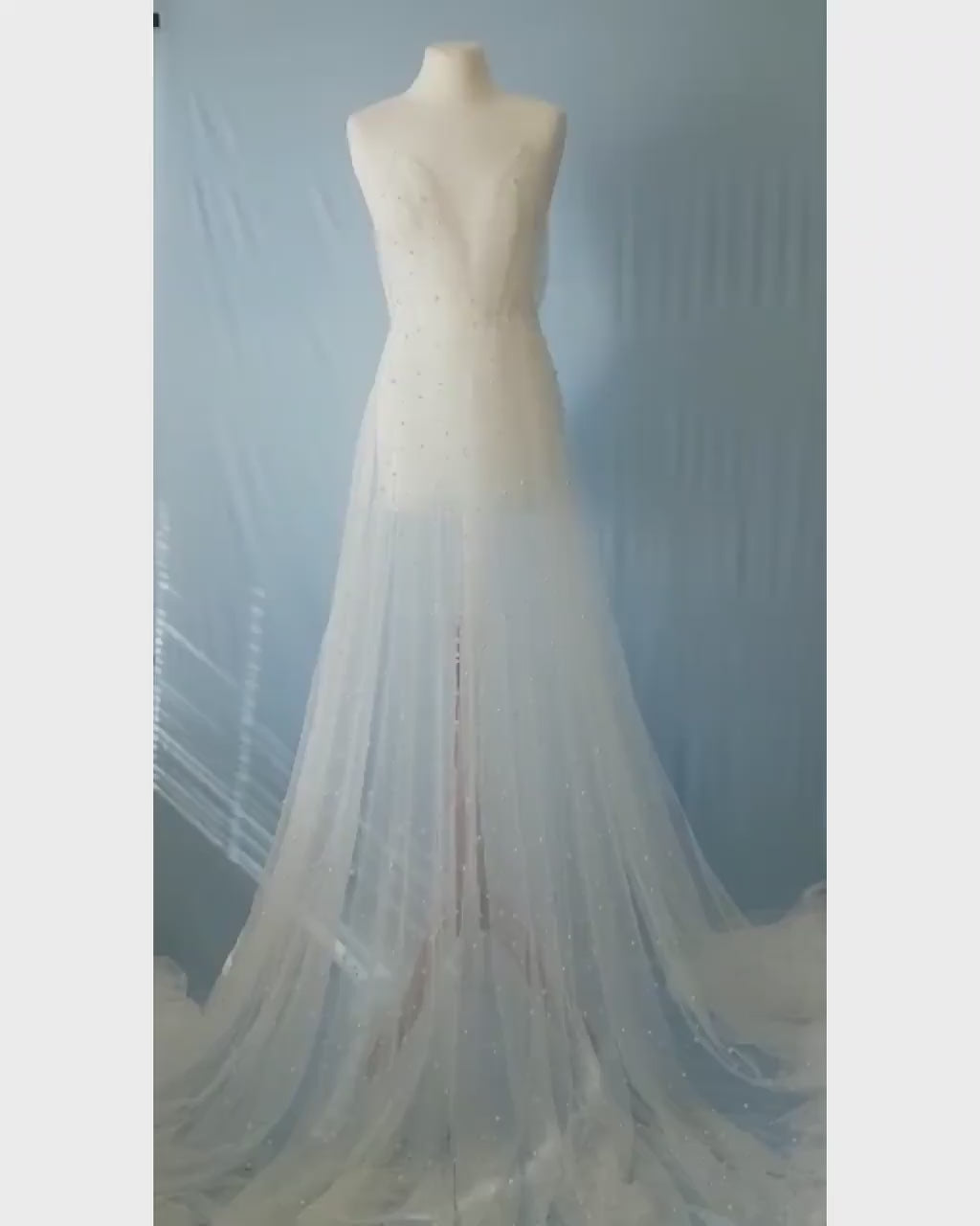 soft pearl tulle fabric for bridal veils and wedding dresses, beautiful tulle fabric, bridal veil, tulle in off-white or black